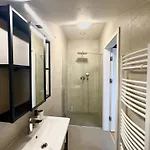 Lejlighed Modern Two-storey With Terrace *